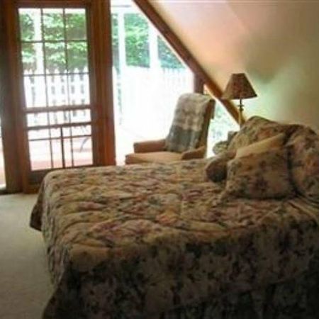 Rock Laurel Bed And Breakfast Candler 客房 照片